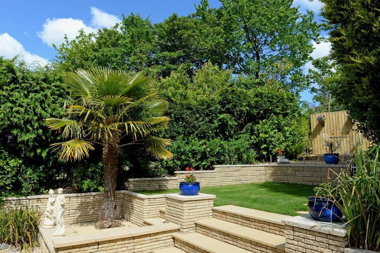 Family Bungalow With Private Pool Kilgetty Bagian luar foto