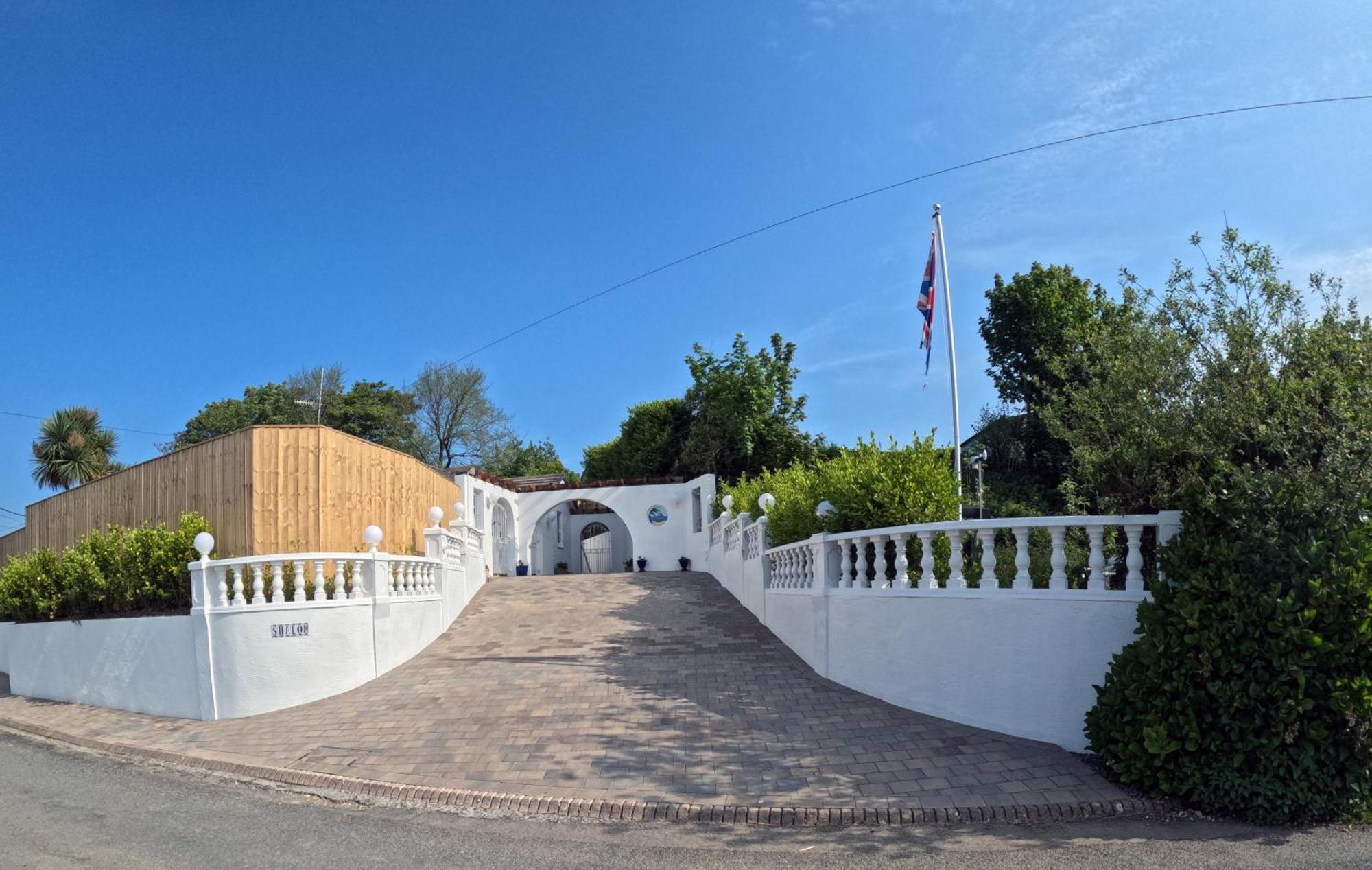 Family Bungalow With Private Pool Kilgetty Bagian luar foto