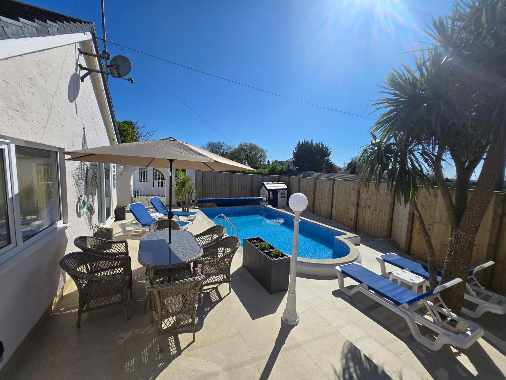 Family Bungalow With Private Pool Kilgetty Bagian luar foto